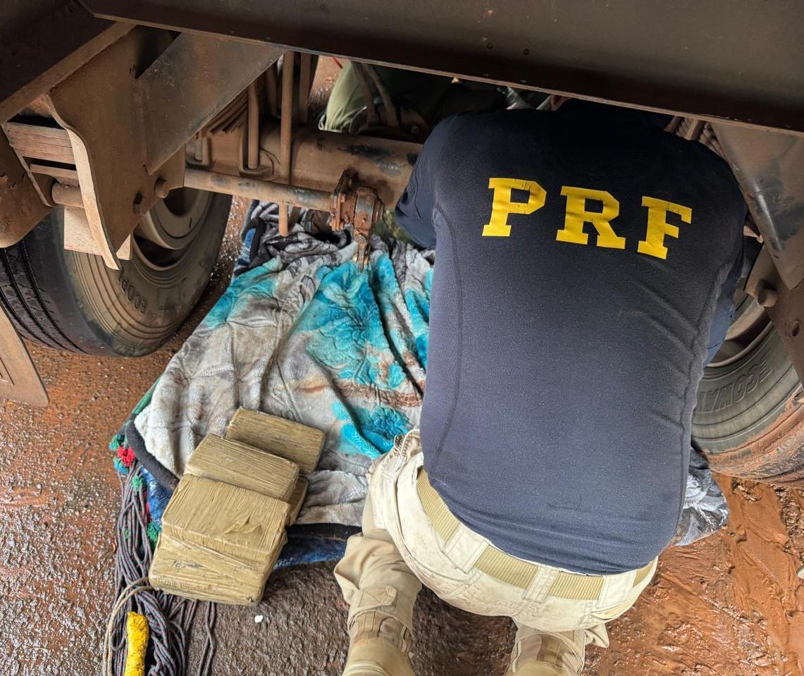 PRF apreende quase 70 kg de pasta base de cocaína na PR-323