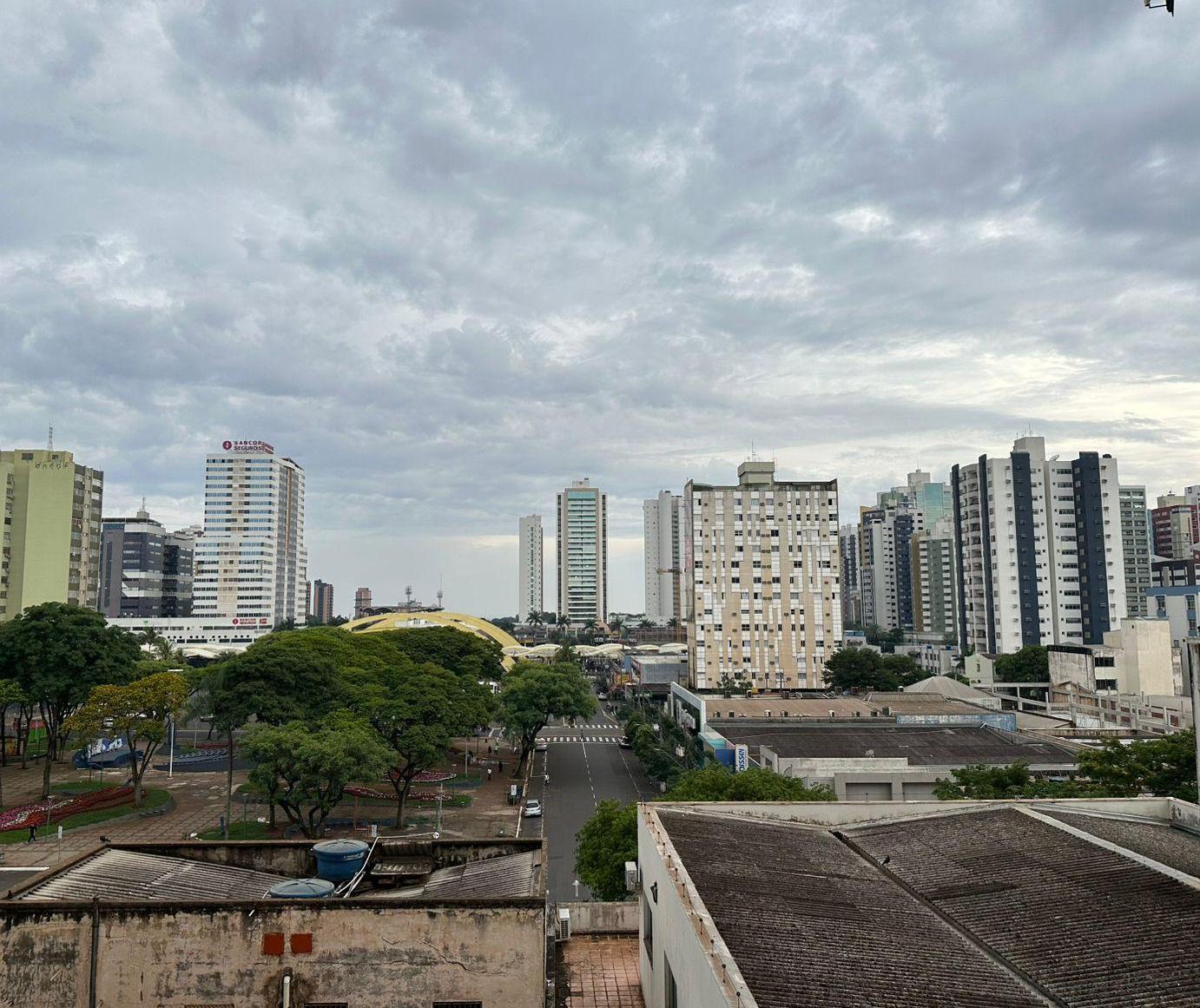 Simepar prevê chuva e céu encoberto em Maringá