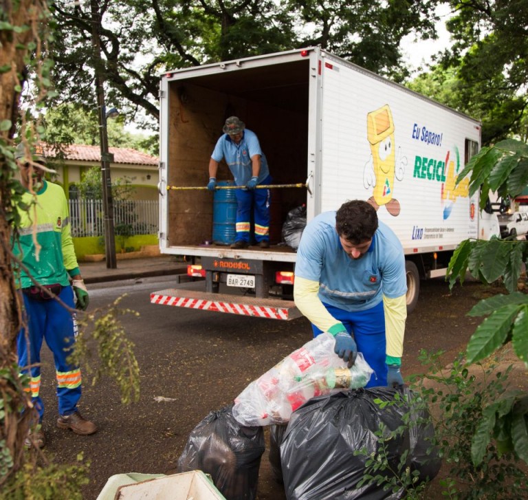 Licitação para registro de preços de caminhões para coleta seletiva é aberta em Maringá