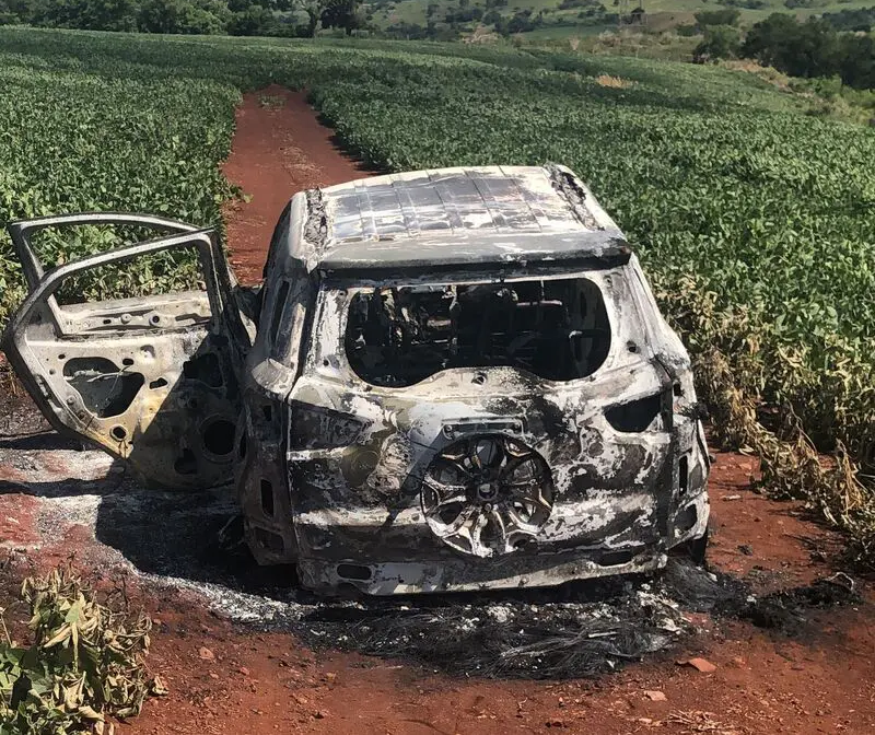 Carro usado em homicídio de Maringá é encontrado incendiado