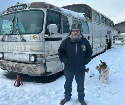 Morador de Maringá recupera ônibus raro comprado nos EUA e se prepara para voltar à cidade com veículo