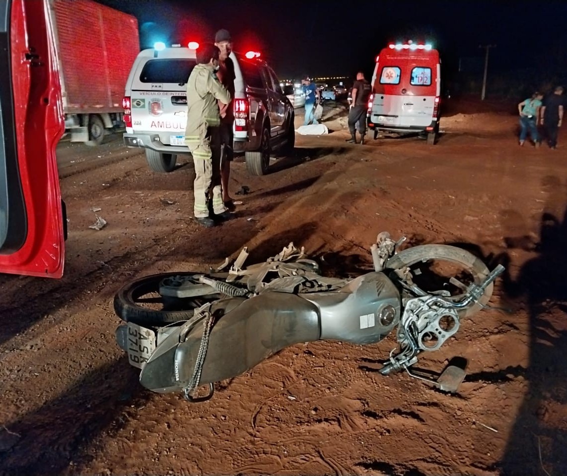 Trabalhador de moto morre ao ser atingido por caminhão na PR-317, entre Maringá e Iguaraçu