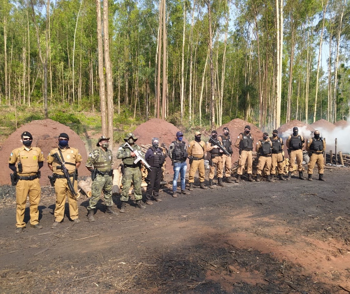 Polícia Ambiental fecha carvoaria clandestina em Querência do Norte