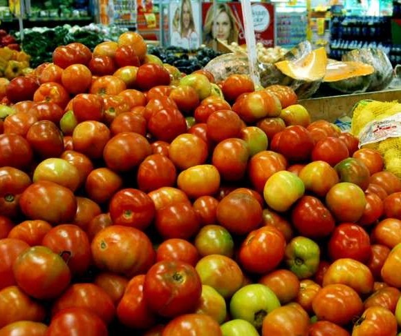 Preços do chuchu, tomate e abobrinha quase dobram na Ceasa