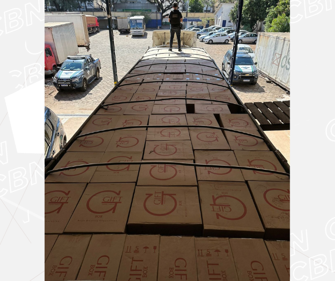 RF apreende carreta com 450 mil maços de cigarros do Paraguai