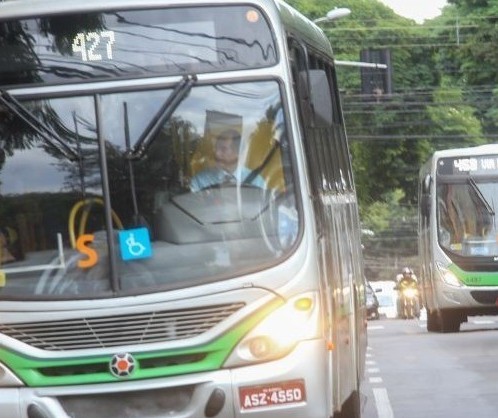 Ônibus estão circulando normalmente, dizem empresas