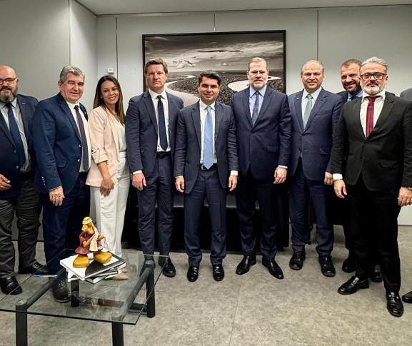 Comitiva em prol das Apaes ganha apoio do deputado Ricardo Barros