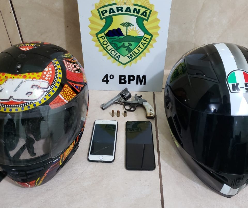 Minutos após roubarem moto, homem e adolescente são detidos pela PM