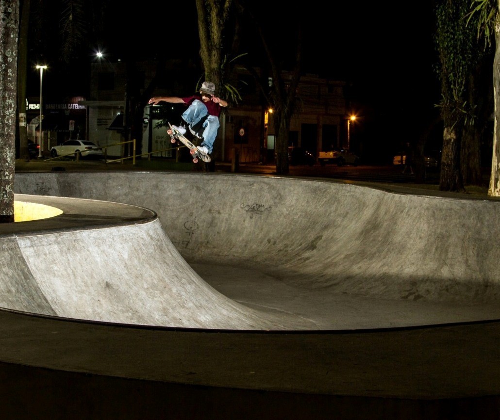 Homem cai do skate e fica em estado grave em Maringá