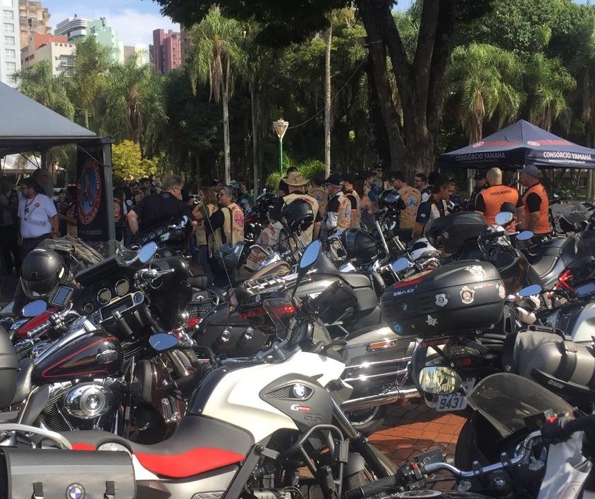 Quase 300 motociclistas participam de evento em Maringá