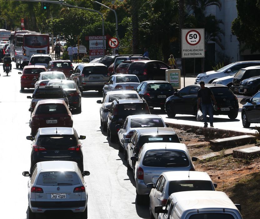 Autuações por fiscalização eletrônica de semáforos têm aumento de 36% em setembro