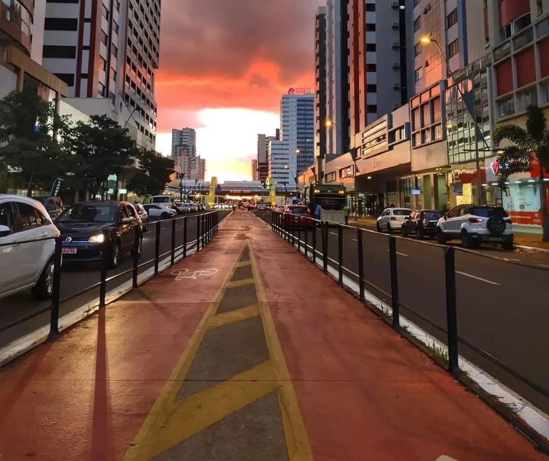 Tempo segue parcialmente nublado e ainda há previsão de chuva em Maringá neste sábado (19)