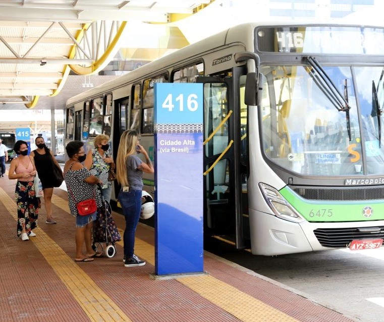 Usuários se queixam do tempo de espera por ônibus, aponta PlanMob