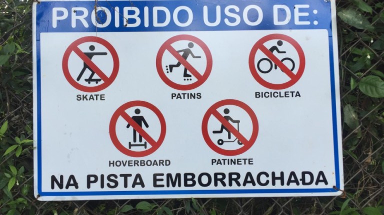 É proibido circular de bicicleta na pista emborrachada do Parque do lngá