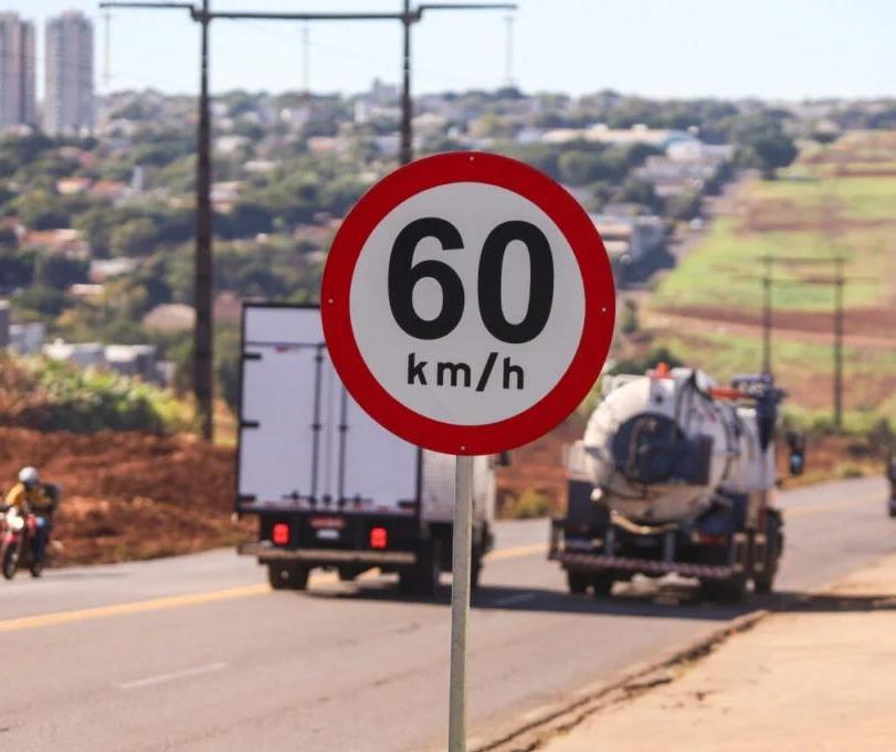 Radares flagram veículos acima de 140 km/h em Maringá