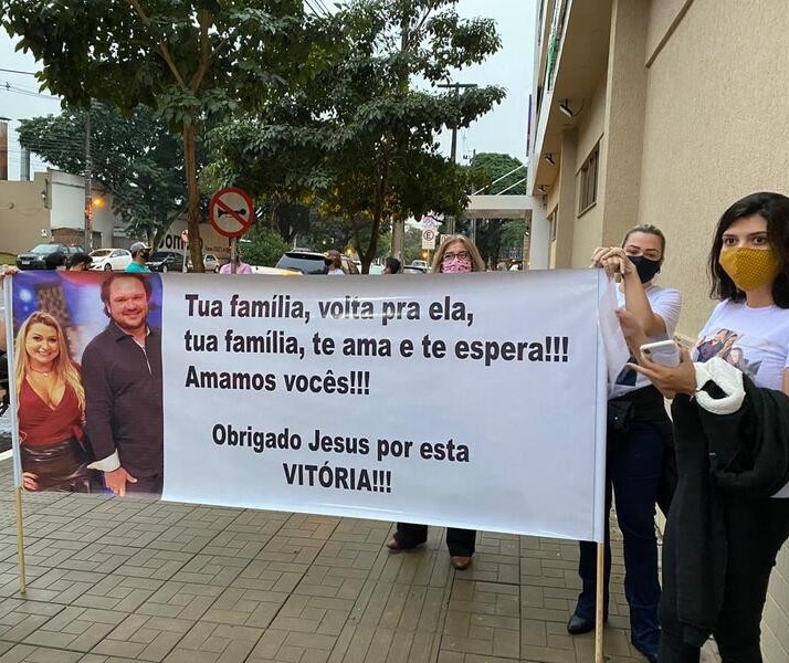 Irmãos com Covid-19 recebem alta juntos e ganham homenagem em Maringá