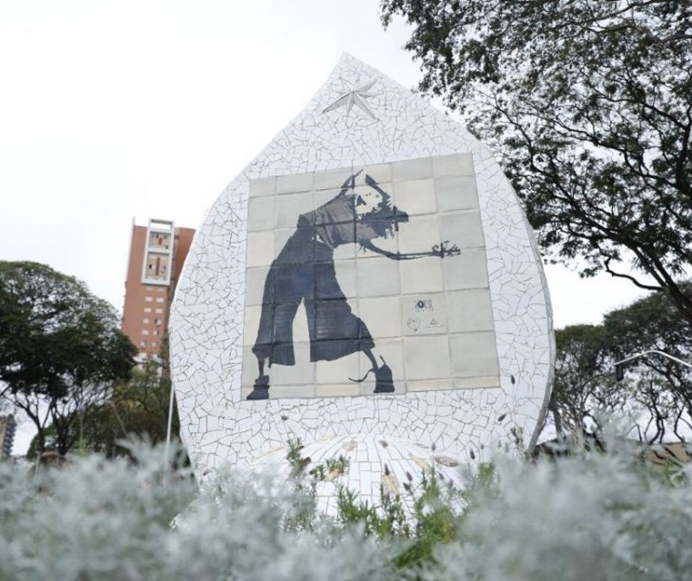 Monumento “Magó, feminino é sagrado” é instalado em Maringá