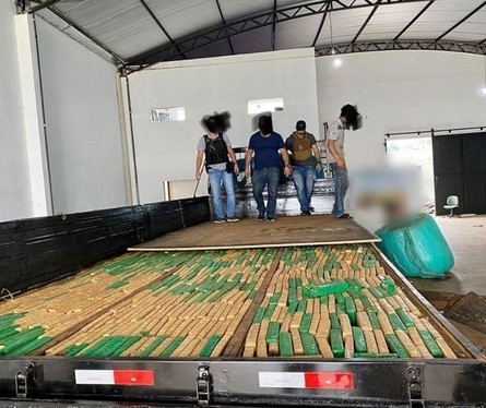 Denarc prende homens com carga milionária de maconha em Paranavaí