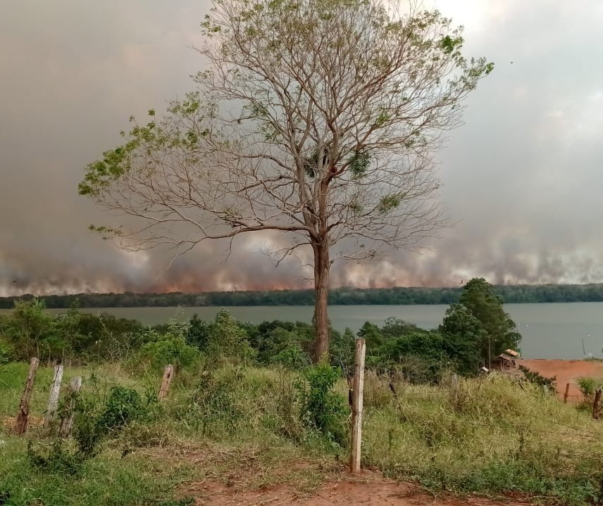 Fogo em Ilha Grande chegou à área do parque nacional em Alto Paraíso