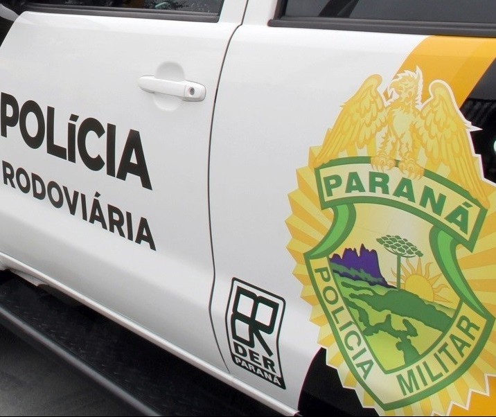 Carro é atingido por carreta que saía de estrada rural e motorista morre 