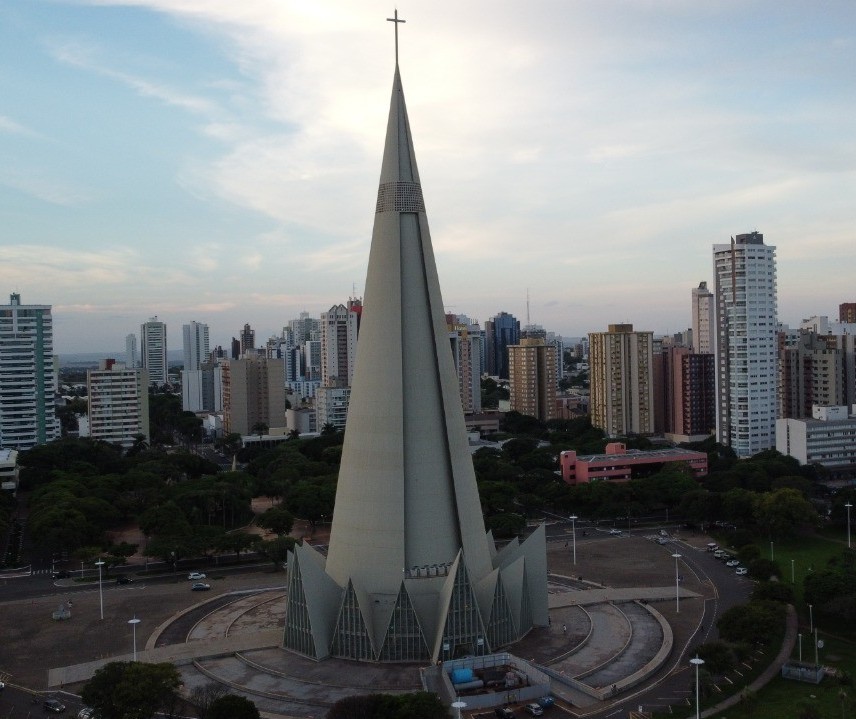 Novo decreto mantém toque de recolher e fechamento do comércio no domingo (4)