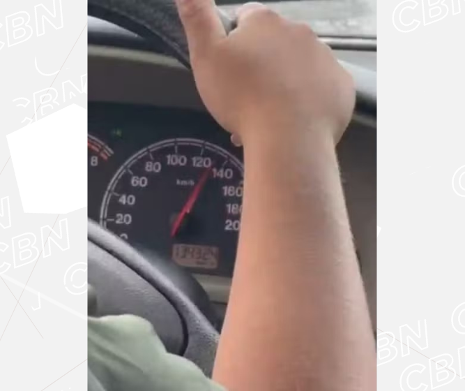 Polícia Civil investiga capotamento de carro que estaria a 140 km/h