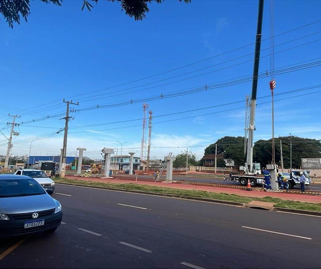 Lançamento de vigas vai alterar tráfego na PR-317 em Campo Mourão no sábado