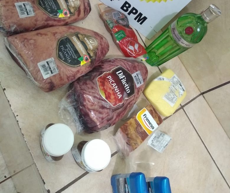 Dupla é presa após tentar furtar picanha, nutella e gin tanqueray