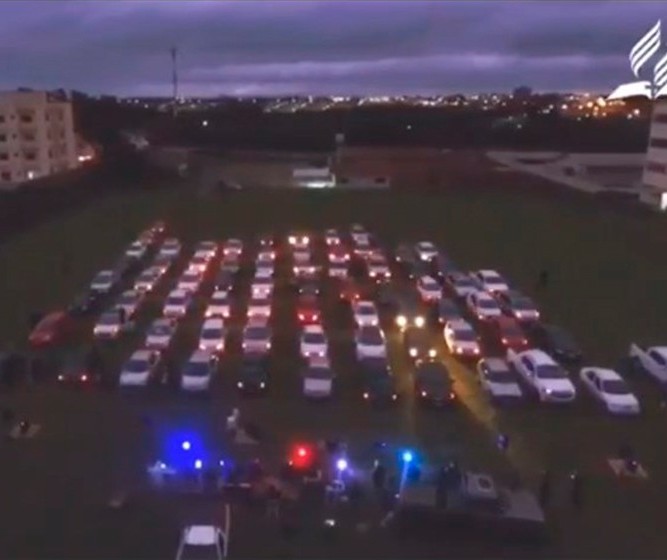 Culto religioso em drive-in emociona fiéis em Campo Mourão