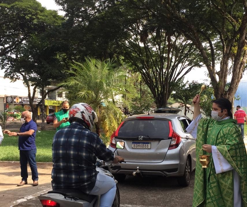 Mesmo na pandemia, motoristas recebem benção de padroeiro