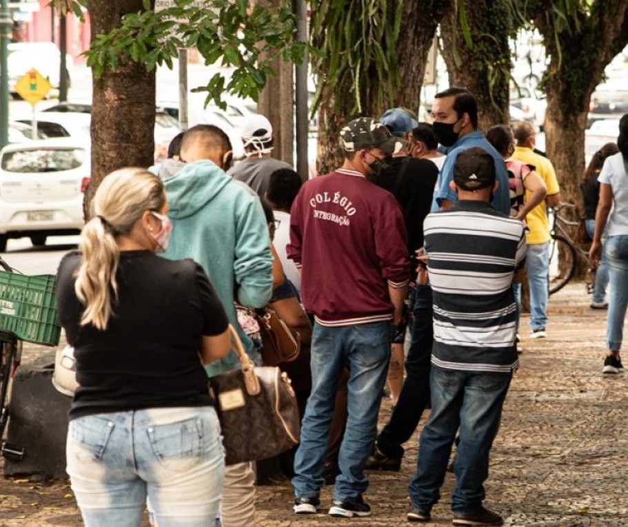 Cinco agências bancárias de Campo Mourão foram multadas por filas e demora no atendimento