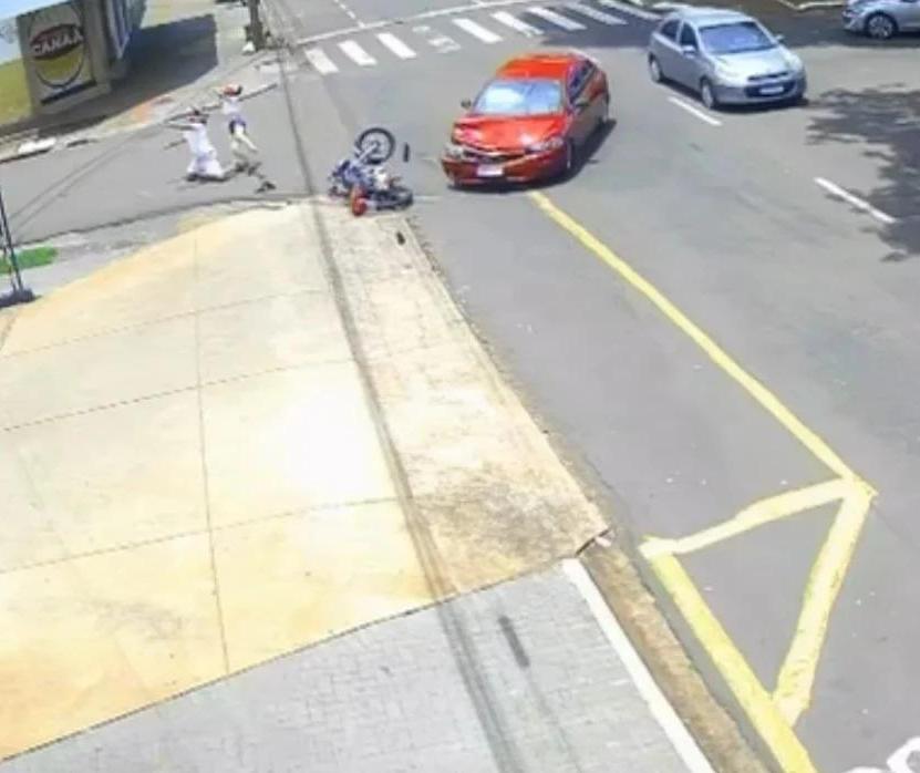 Pai e filha são perseguidos após briga de trânsito em Maringá e ficam feridos em acidente