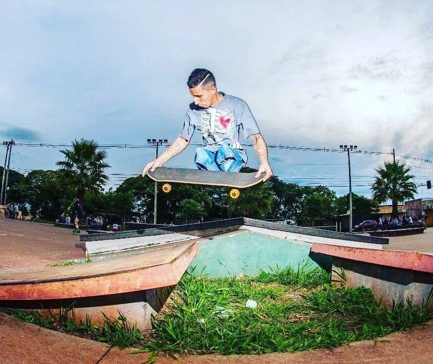 Mesmo sem as duas pernas, David Soares esbanja talento no skate