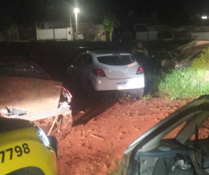 Casal é preso após roubar carro de motorista de aplicativo