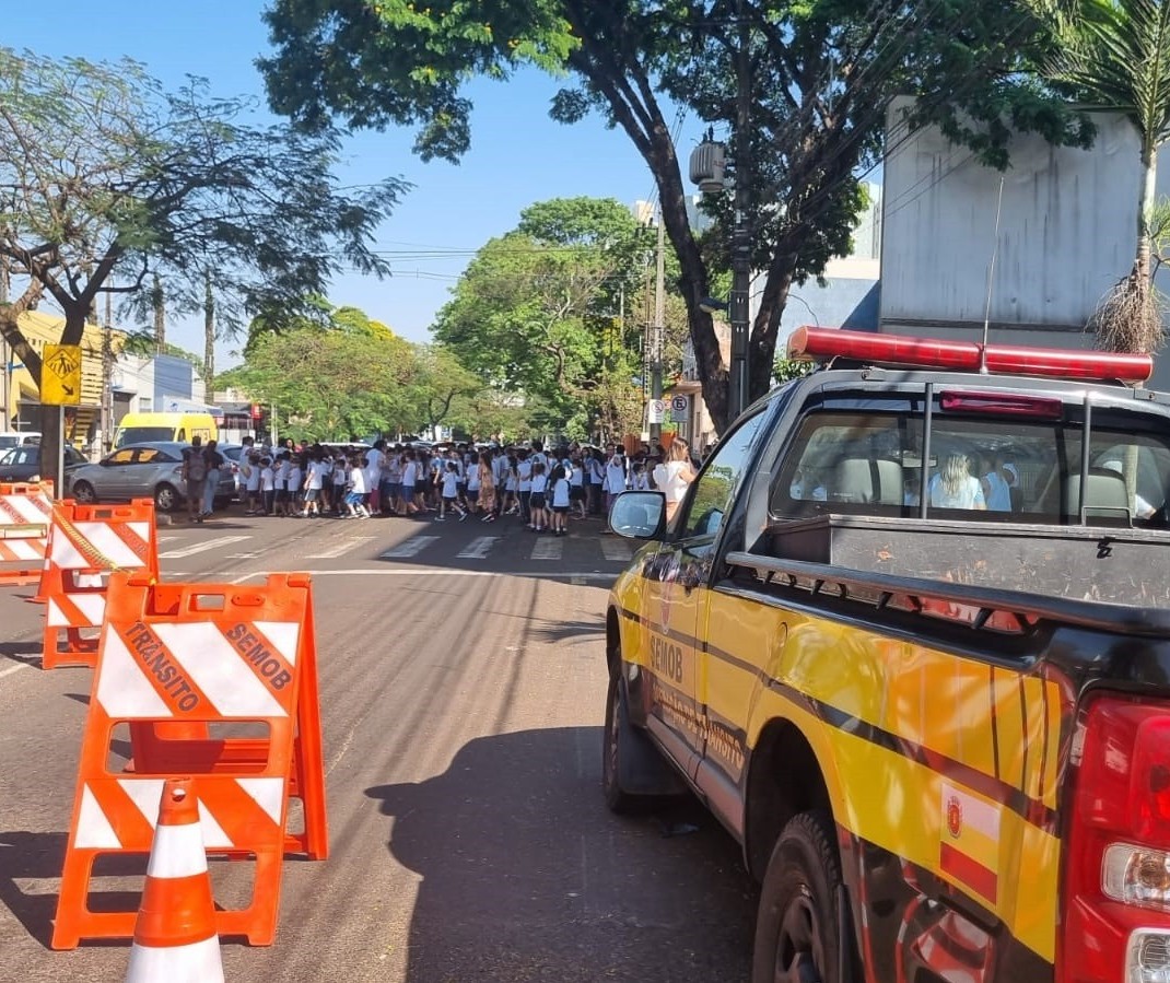 Evacuação em escolas municipais e acidente no centro chamam atenção 