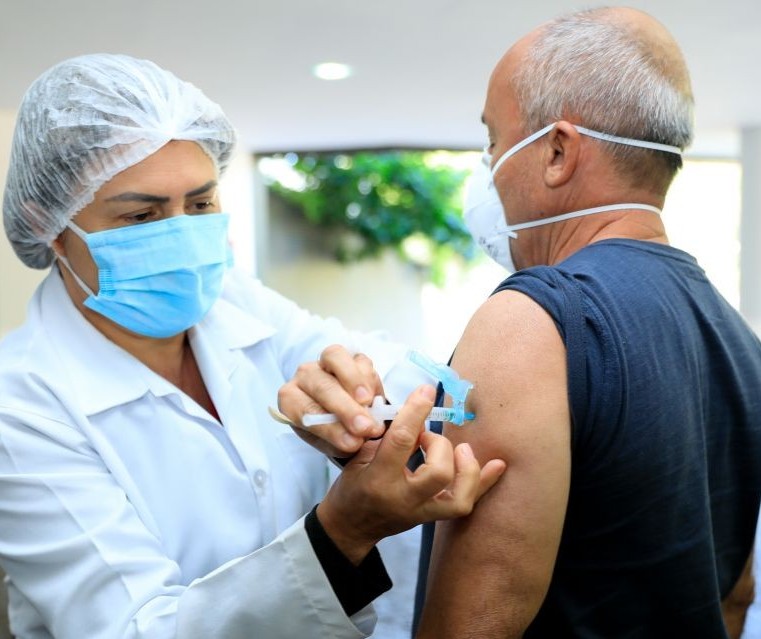 Em média 5 mil pessoas precisam tomar a 2ª dose contra a Covid em Maringá