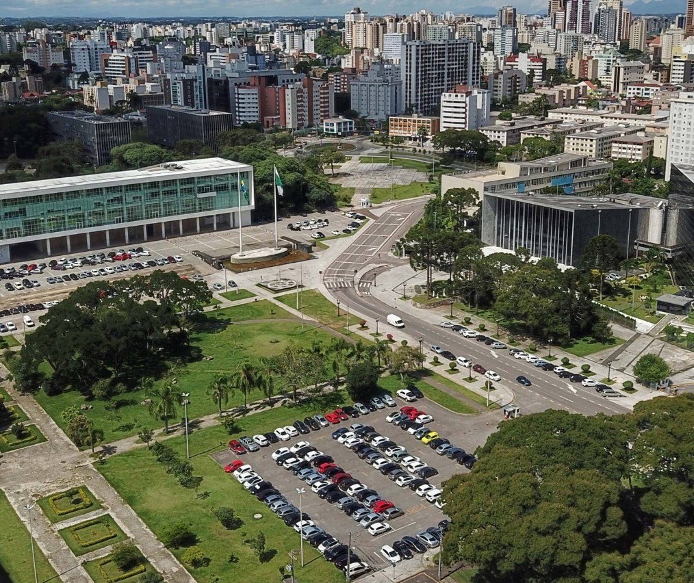 Decreto estadual libera funcionamento de bares e restaurantes aos domingos