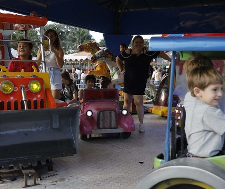 Expoingá terá parque de diversões de graça para PCDs e pessoas com TEA