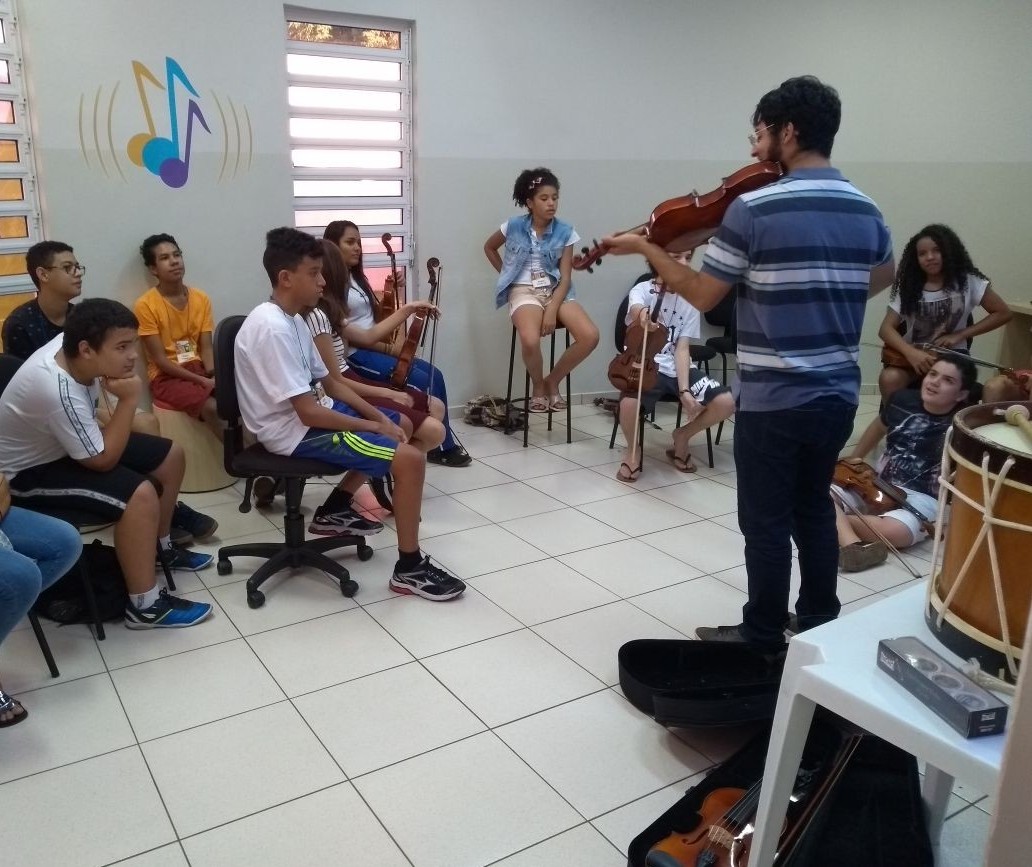 Sesc Maringá abre vagas remanescentes para curso de instrumentos musicais