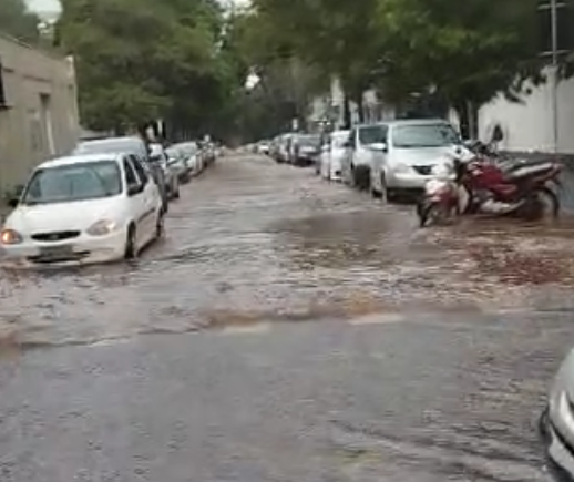 Maringaenses enfrentam caos no trânsito durante tempestade