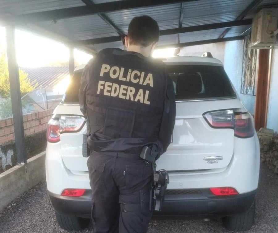 PF apreende veículos e bens de organização criminosa