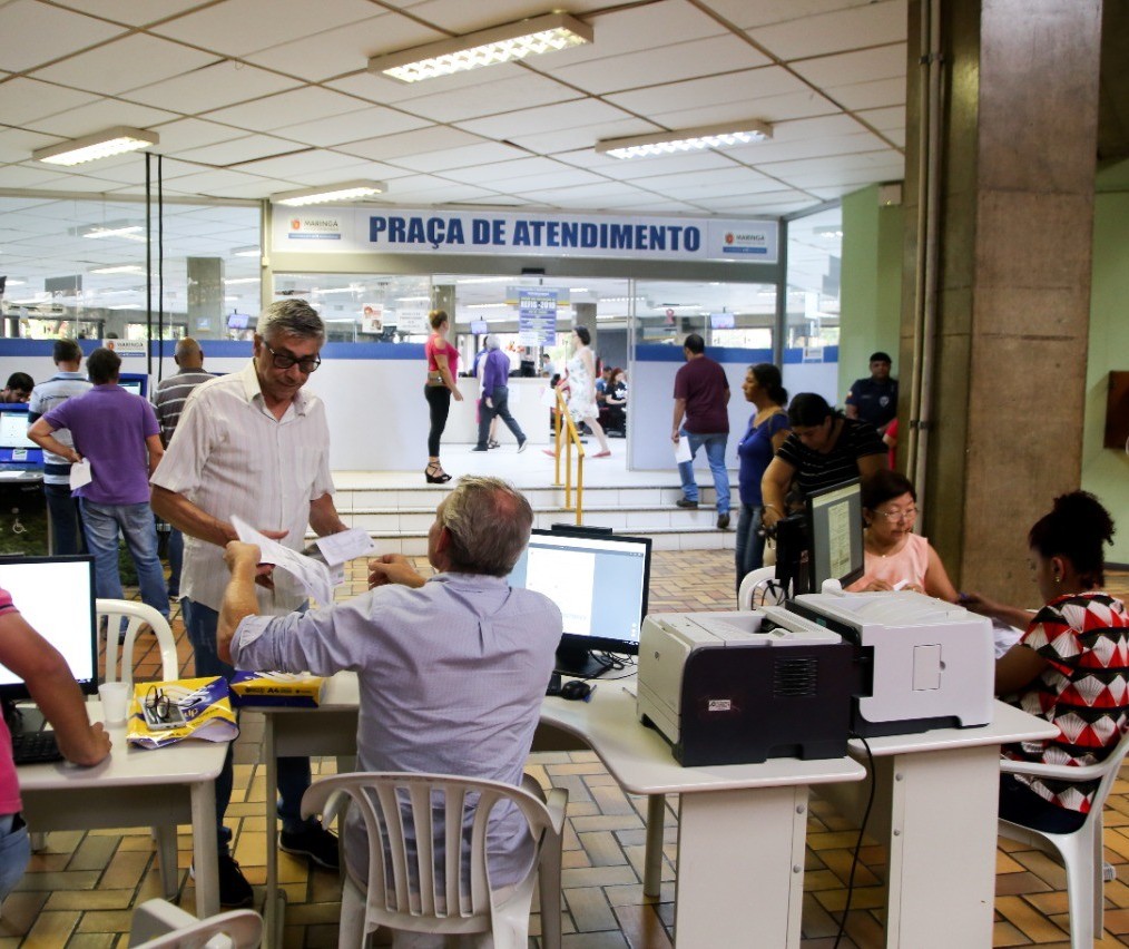 Praça de atendimento da Prefeitura de Maringá é fechada