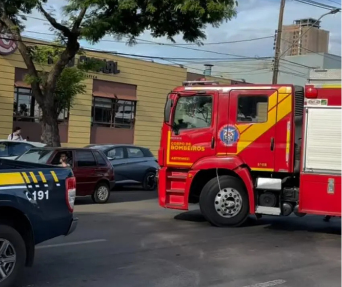 Motociclista morre após acidente com caminhão na Avenida Colombo