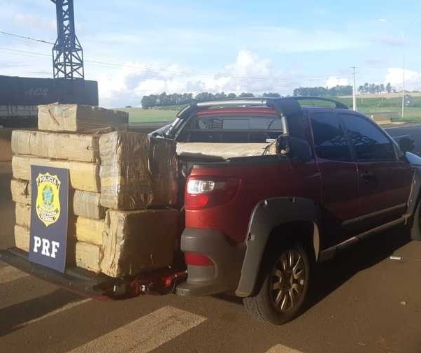 PRF apreende caminhonete com 259 kg de maconha em Mandaguari