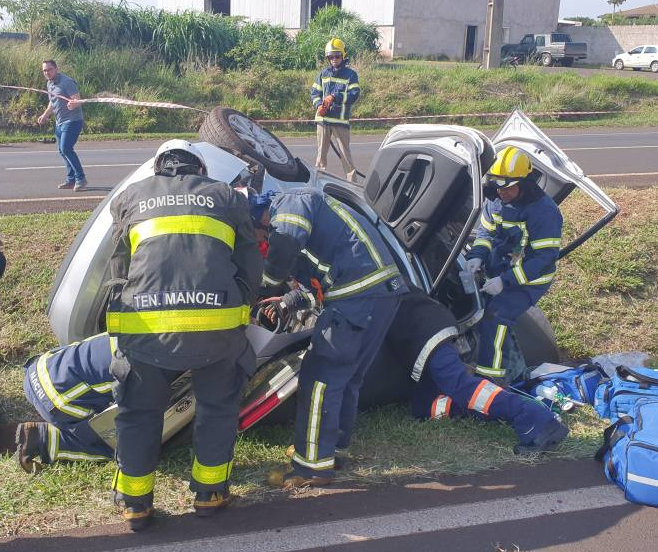 Cinco pessoas ficam feridas em acidente na BR-376