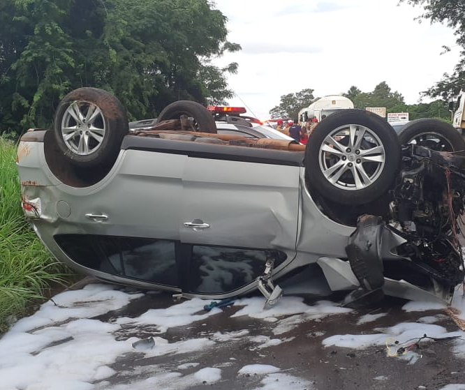 Em acidente, casal morre e criança fica gravemente ferida 