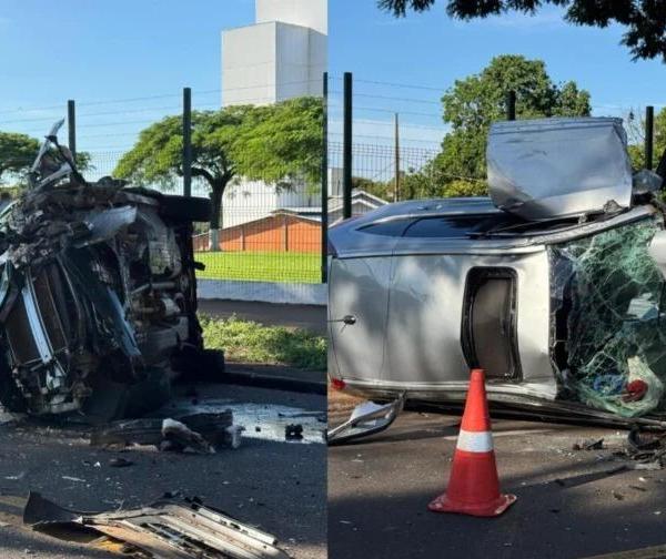 Carro furtado capota em Maringá; ocupantes fogem após acidente