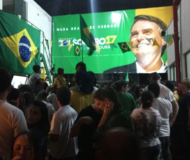 Maringaenses comemoram vitória de Jair Bolsonaro