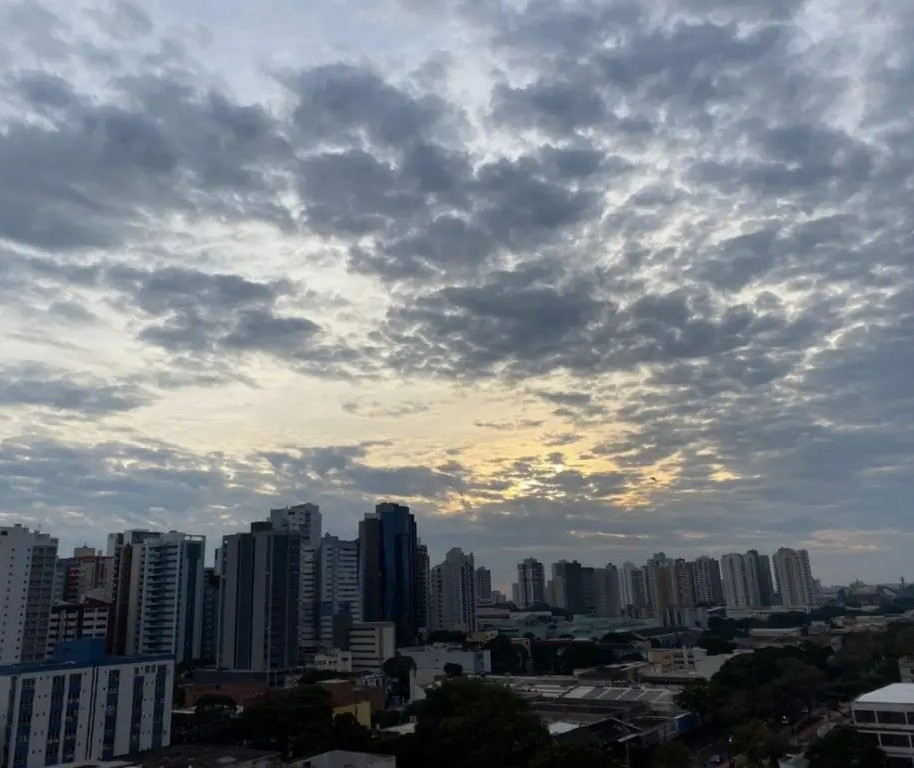 Terça-feira (18) segue com muita nebulosidade e baixa amplitude térmica em Maringá