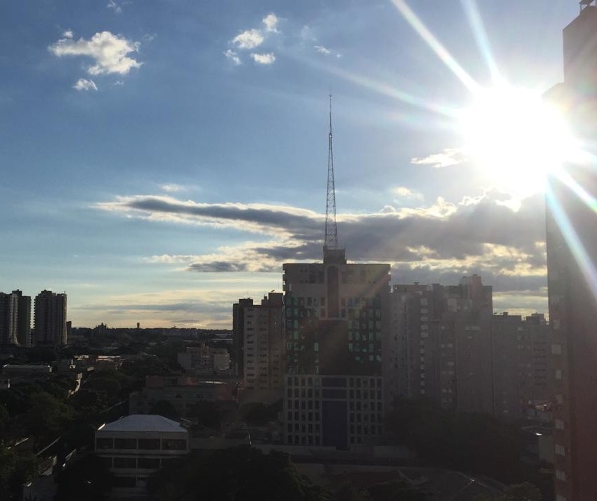 Sol forte e máxima de 30°C neste domingo em Maringá